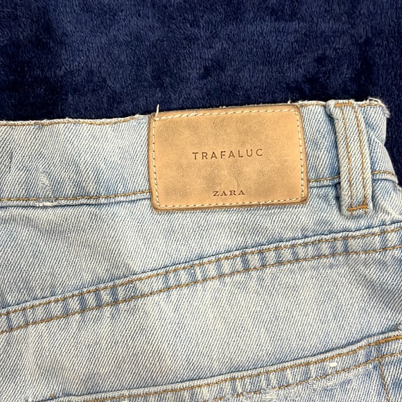 Zara fabulous one of a kind skirt! Different areas on embroidery embellish - Picture 4 of 5